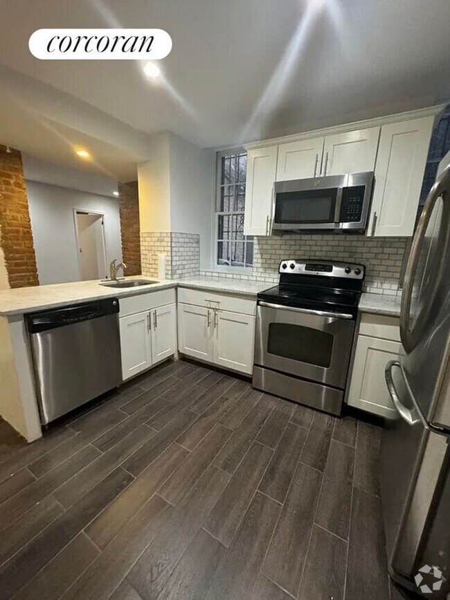 Building Photo - 230 E 27th St Rental