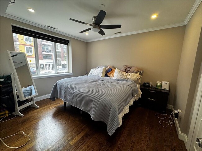 Photo - 1764 E 19th St Unidad 1A