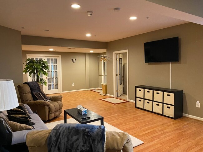 7612 Killbarron Dr Unit Spacious Walkout Suite