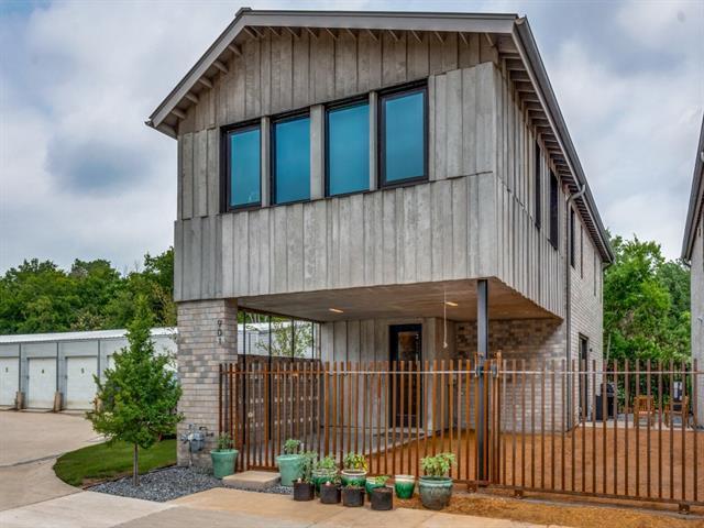 Photo - 905 Blackland Ct
