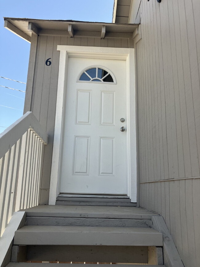 Building Photo - 1855 D St Unit 6