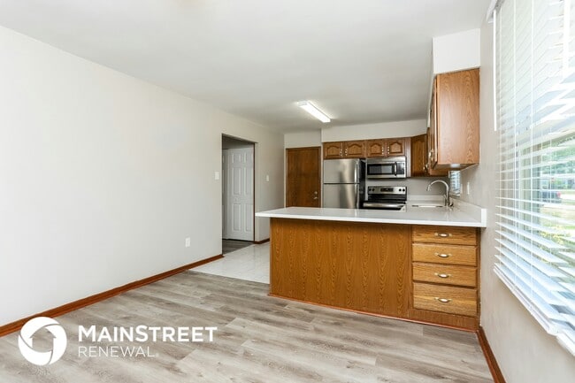 Photo - 910 Silverstone Dr