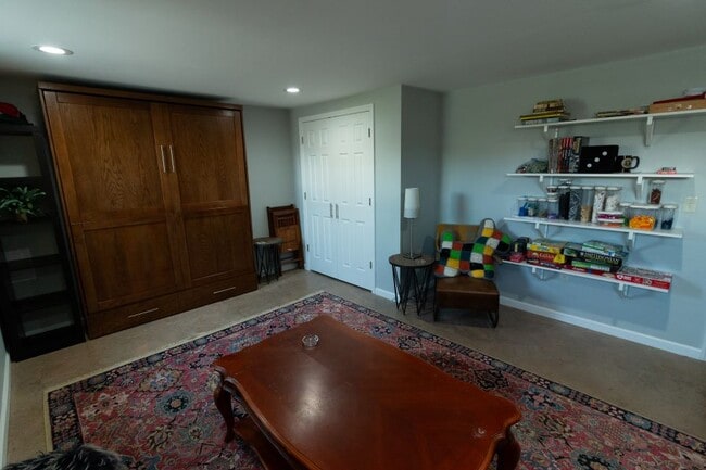 Bonus Room in Basement with Murphy Bed - 801 N Main St