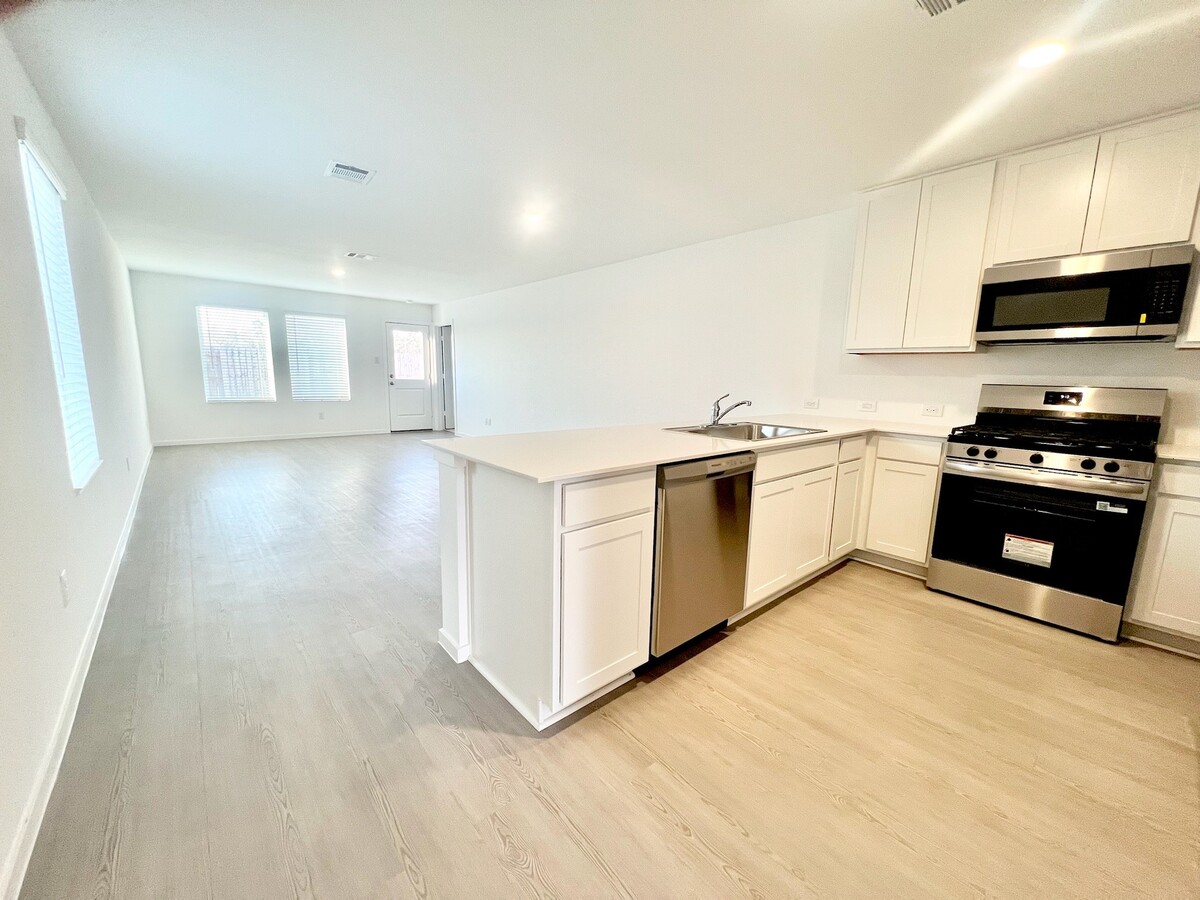 Photo - 921 Lago Laceno Ln