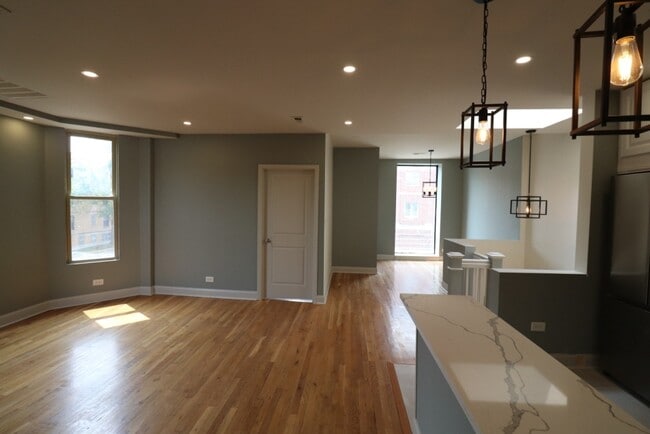 Photo - 1446 W Irving Park Rd Unit 2