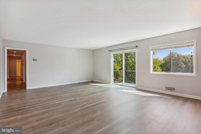 Photo - 10631 Montrose Ave Unidad M-202