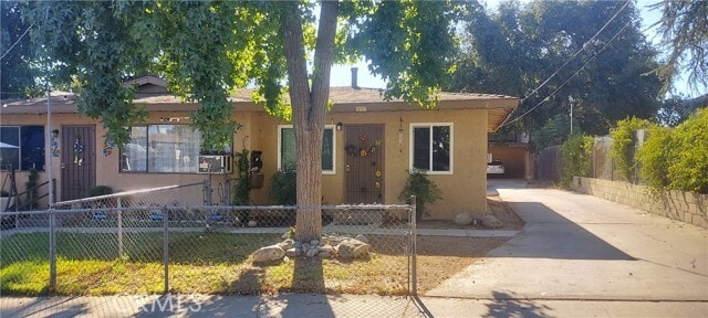 Building Photo - 1477 N Raymond Ave