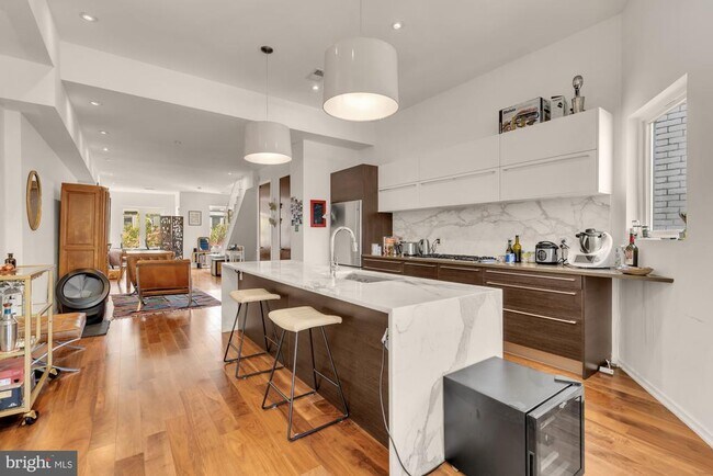 Photo - 1207 Girard St NW Unidad 2