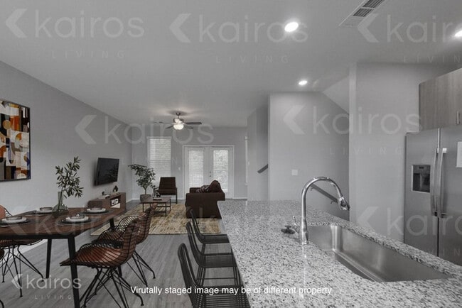 Photo - 1518 S Razorback Rd