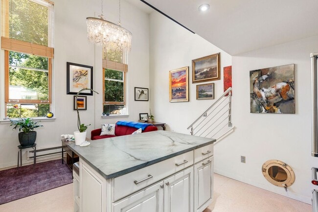 Photo - Charming Studio Condo For Rent Downtown Po...