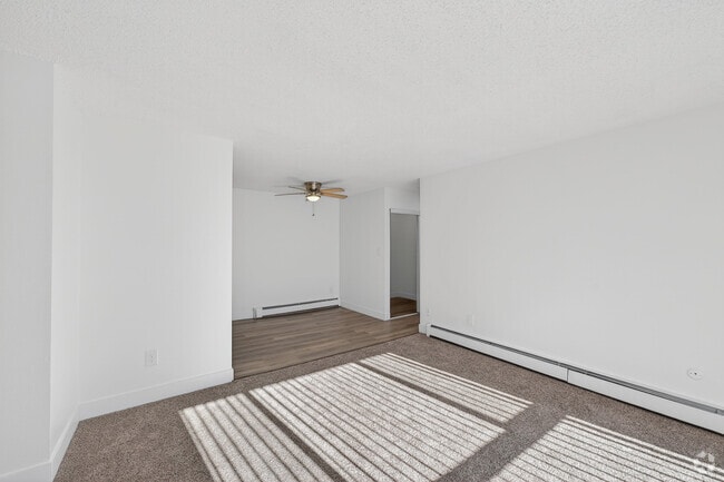 2BR, 1BA - 790SF - Kitchen/Dining Area