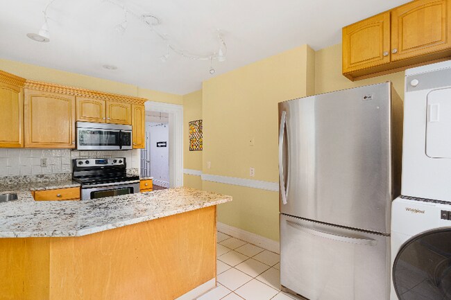 Photo - 79 Lloyd Ave Unit c