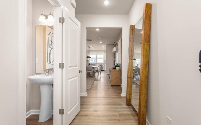 Photo - 805 Falls Grove Trl