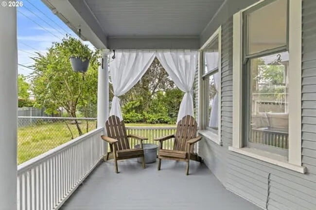 Photo - Charming 3 bed, 2 bath + Den rental home in Milwaukie!