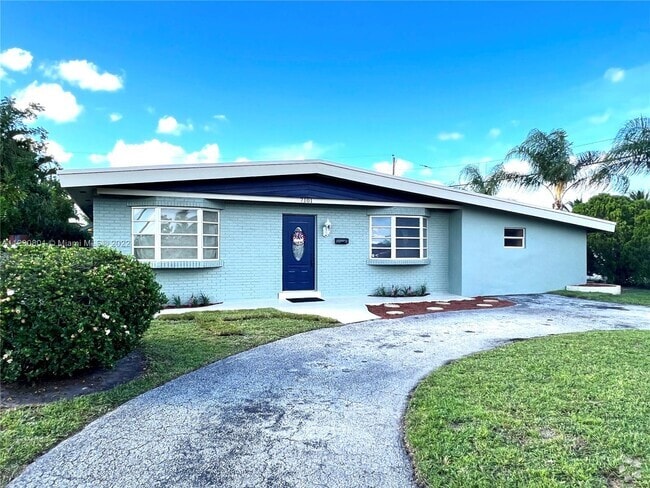 Building Photo - 7101 SW 12th St Rental