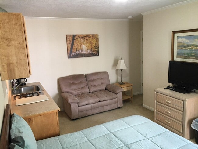 Building Photo - 1406 W April Villa Unit Small Studio Rental