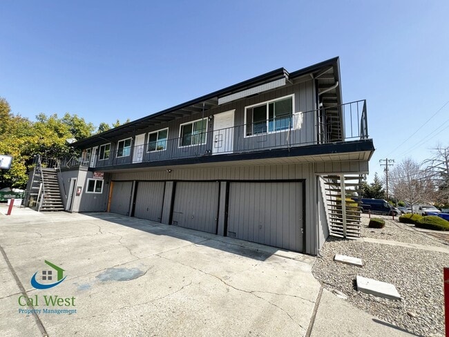 Photo - $2695 Remodeled 2 Bed/1 Bath Upstairs Unit Unit #3