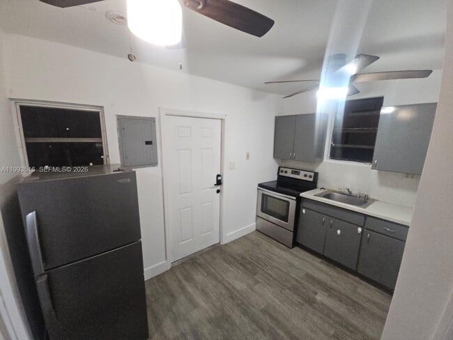 Building Photo - 784 NW 100th St Unit C