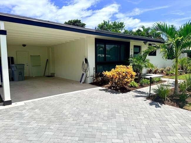 608 NE 24th Ave