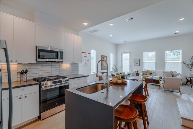 Photo - 864 Paul Quinn St