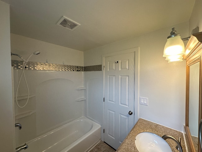 Photo - 2324 Walnut St