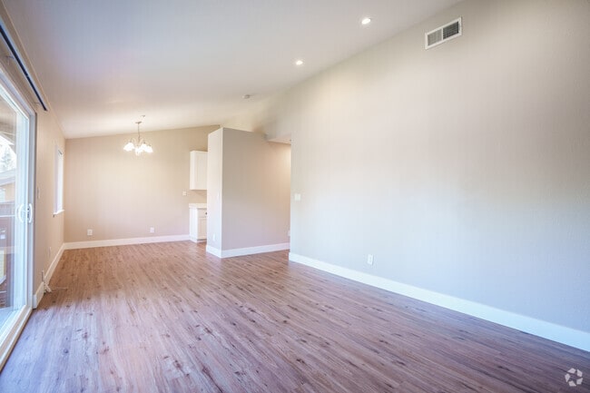 2BR, 2BA - Pioneer Trail - Living Area