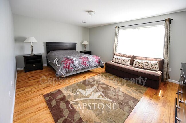 Photo - 255-257-257 New Jersey Railroad Ave Unit 2 - 3 Master Suite