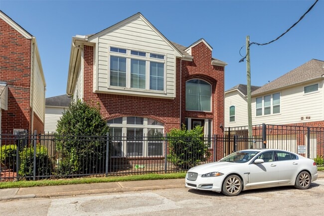 Building Photo - 1716 Aden Dr