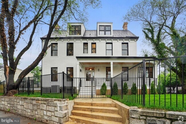 Building Photo - 3901 New Hampshire Ave NW Rental