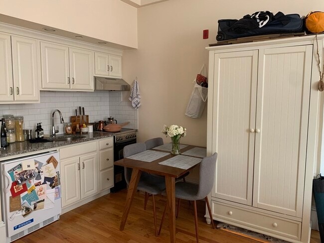 Photo - 105 Pinckney St Unit 2