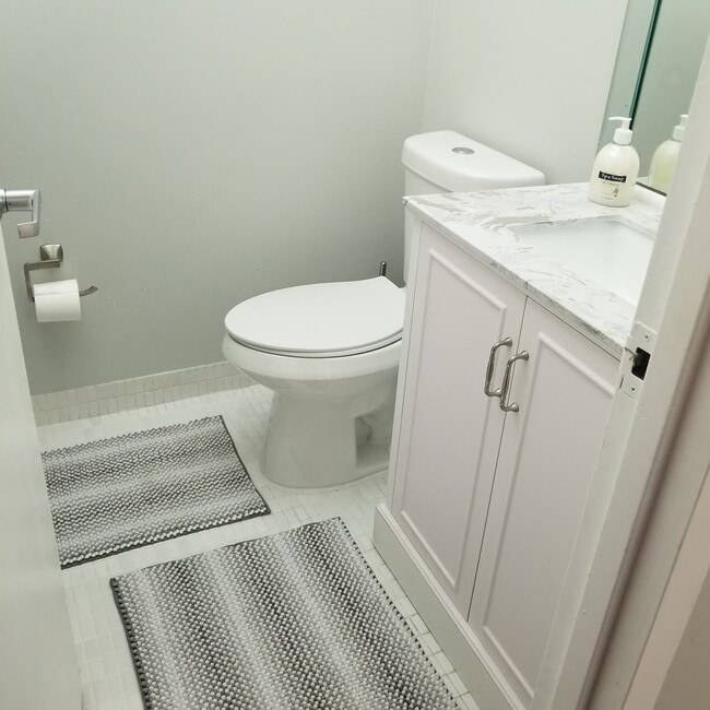 Guest bathroom - 200 177th Dr Unit 514