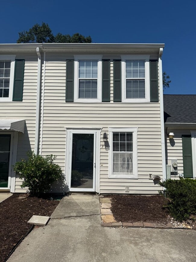 Building Photo - Move-In Ready 2BR/1.5BA Townhome with Wate...