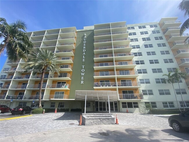 Building Photo - 2900 NE 30th St Unit F2
