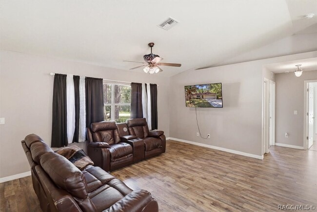 3220 E Rogers