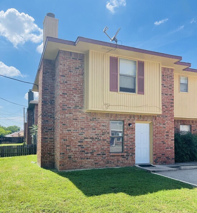 Photo - Tudor Lane Townhomes In Irving - 3054