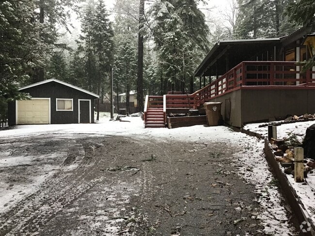 Building Photo - Large spacious 2Bd manufactured home avail...