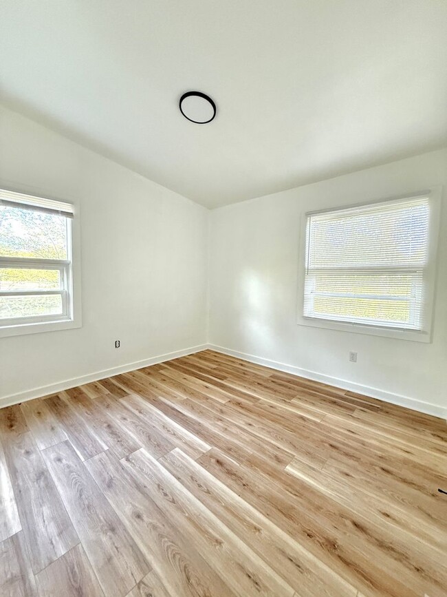 Photo - Beautifully Renovated 3 Bedroom Home with ...