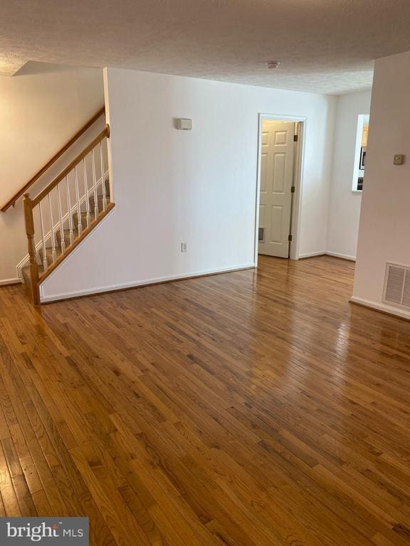 Photo - 118 Seabreeze Ln