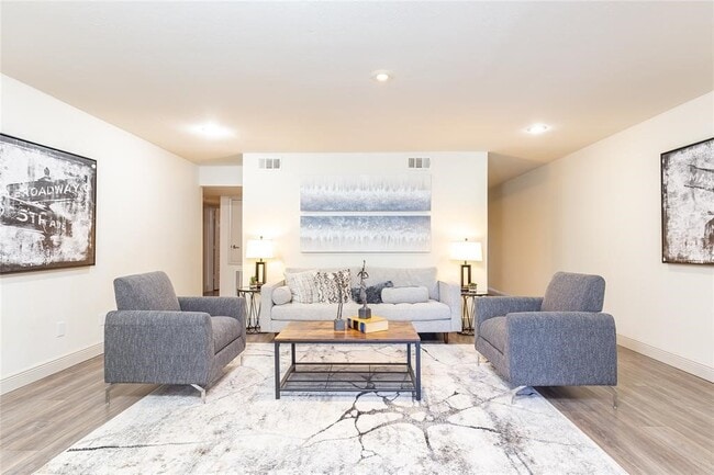 Building Photo - 12633 Memorial Dr Unit 171