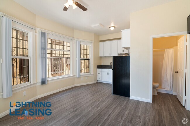 Building Photo - 1015 S Burlington Ave Unit 9D Rental