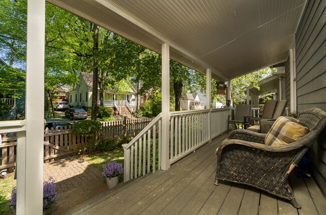 Photo - 125 Short St SE