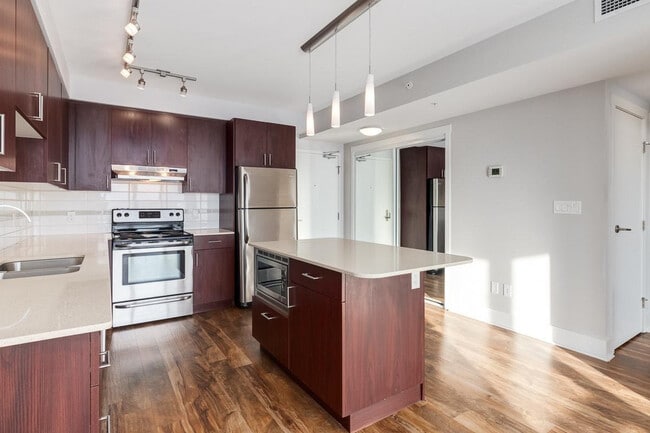 Building Photo - Elata