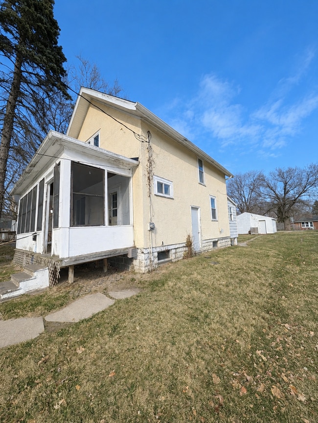 Photo - Charming 3 Bedroom Home with Screened Porch and 2 Car Garage