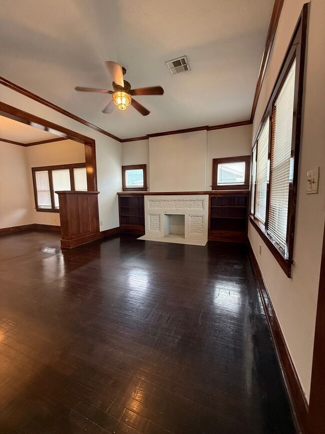 Photo - Spacious 3 Bed Near Downtown & OU Health + W/D Included & Driveway Parking