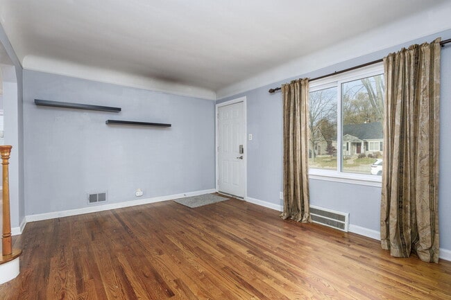 Photo - 1608 Whitcomb Ave