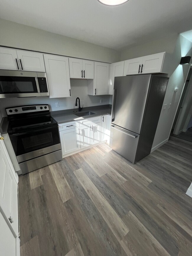 Building Photo - 2714 Center St Unit B