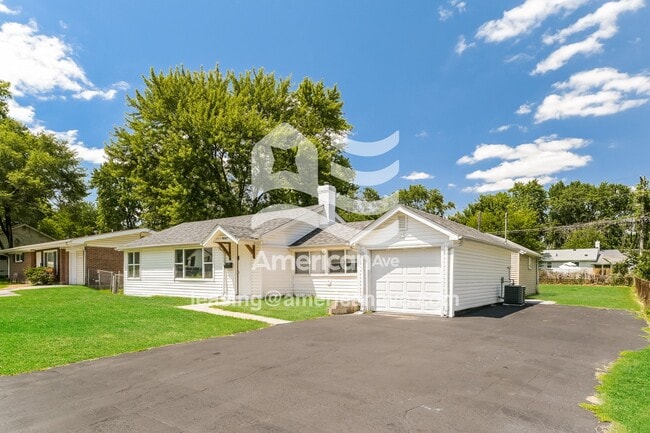 Building Photo - 9207 Bobb Ave