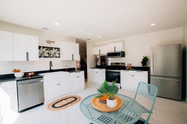 Photo - 21523 Hyerwood