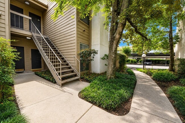 Building Photo - 10053 Westpark Dr Unit 288