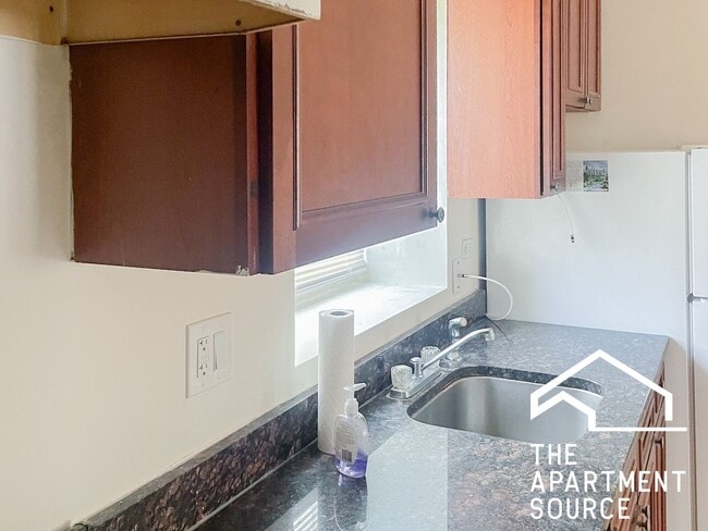 Photo - 3924 N Pine Grove Ave Unidad 2W